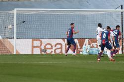 开云官方app入口-西班牙人大比分击败巴伦西亚，表现抢眼