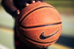 开云APP-赛道与绿茵的交响，迪马利亚关键进球定乾坤