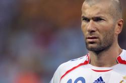 开云体育在线-当多特蒙德节奏遇上墨西哥激情，迪亚斯在欧冠决赛的接管时刻