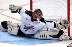 开云体育平台APP-布伦森关键战不手软，深圳队争冠战胜出黄蜂