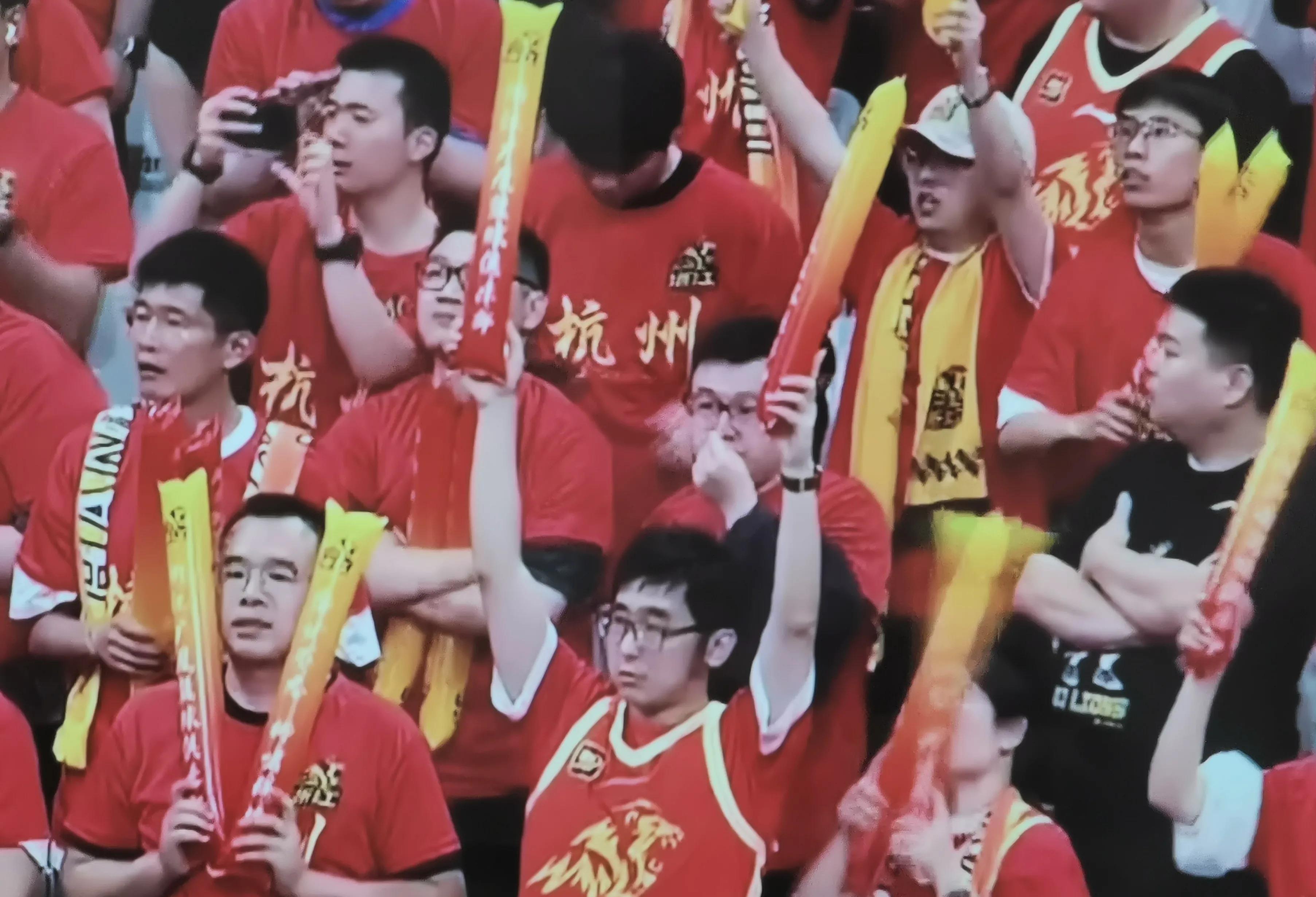 浙江男篮再获胜,豪取连胜势不可挡 浙江男篮再获胜,豪取连胜势不可挡