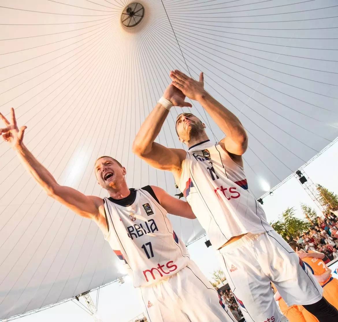 关于荷兰队大胜塞尔维亚，欧国联小组赛晋级之路坦途的信息