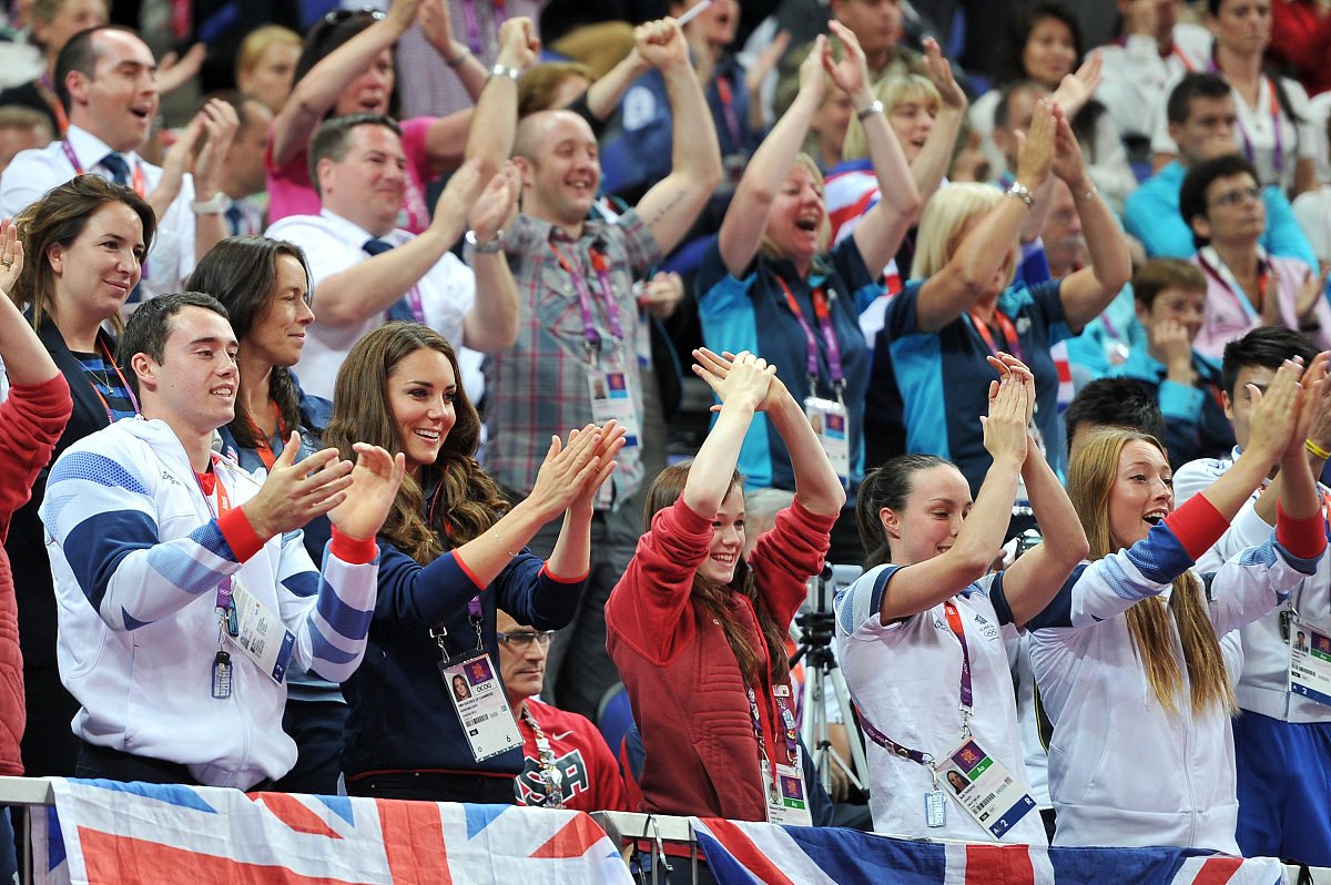 包含欧预赛颠覆传统，黑马崭露头角一路惊艳的词条