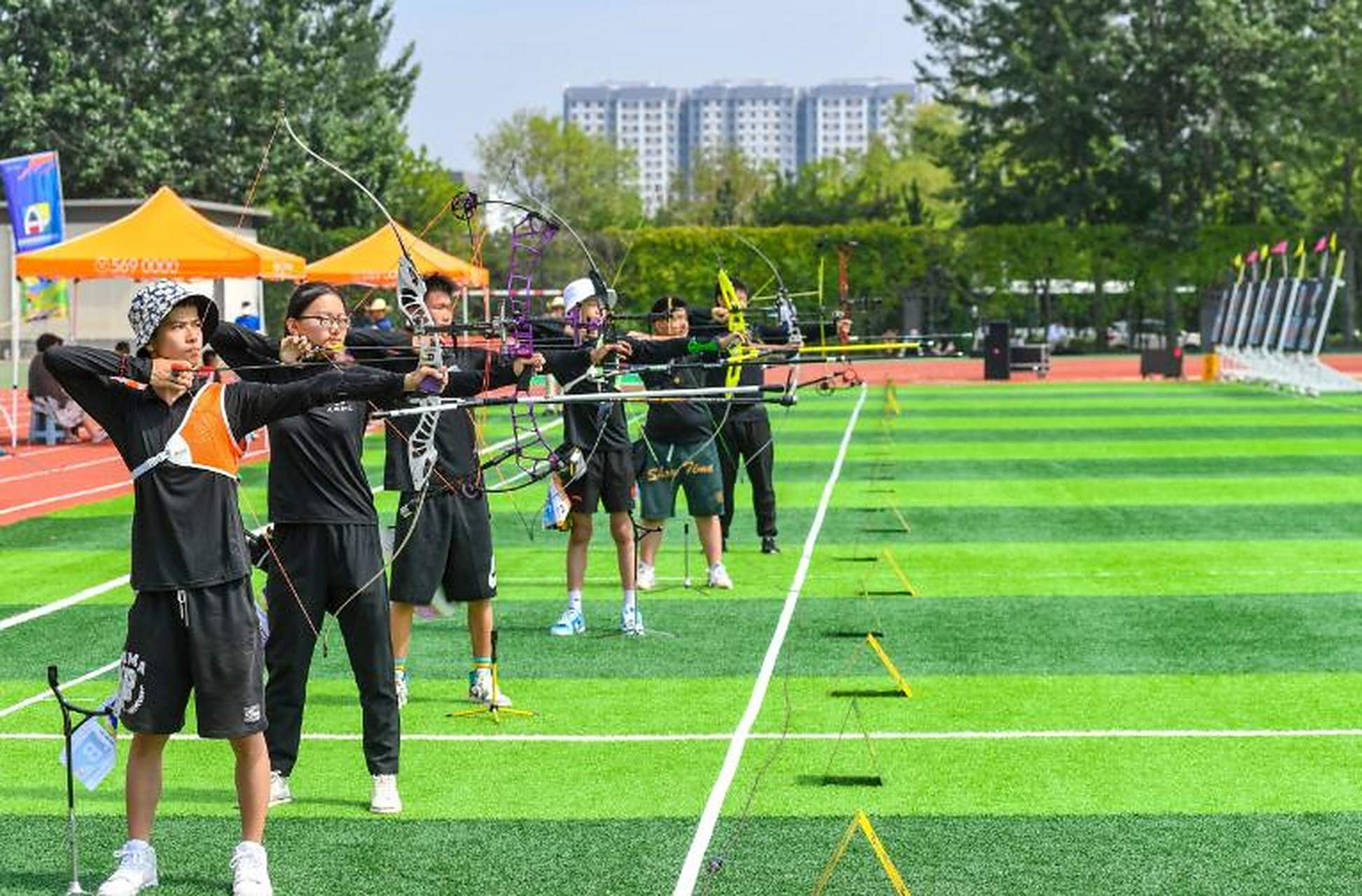 包含射箭比赛实况报道:射手姿态扎实赢得掌声的词条 包含射箭比赛实况报道:射手姿态扎实赢得掌声的词条