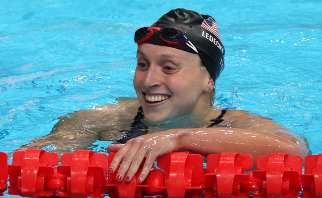 美国游泳队遭遇不利，男子接力无缘奖牌