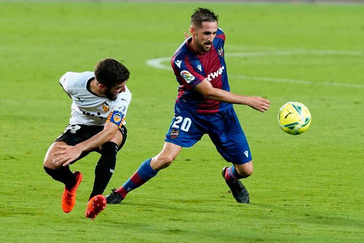 西班牙人大比分击败巴伦西亚,表现抢眼 西班牙人大比分击败巴伦西亚,表现抢眼